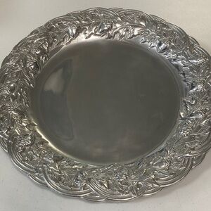 Wilton Armetale Oakleaf Acorn Medium  Round Tray